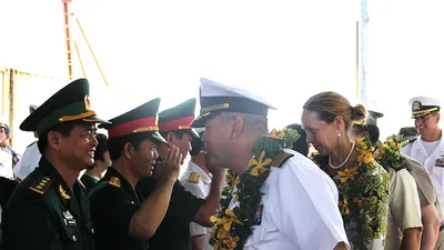 Hải quân Mỹ xây trường và bệnh viện cho Đà Nẵng