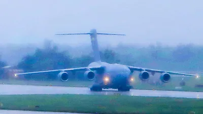 Máy bay C17 của đoàn Mỹ tới sân bay Đà Nẵng 