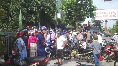 Kẻ ngáo đá cầm dao kéo vào khống chế con tin ở Huế