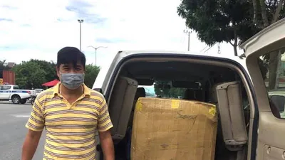 10.000 khẩu trang tới với người dân Hội An và các nhà báo