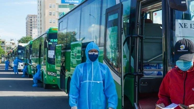 Hơn 700 người dân Quảng Ngãi rời 'tâm dịch Đà Nẵng' về quê