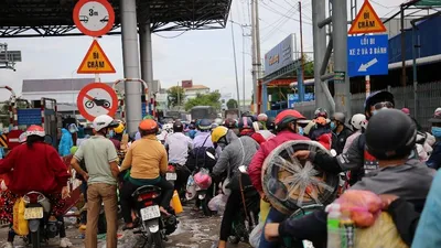 Công dân về quê tự phát dồn dập, các tỉnh miền Tây quá tải khu cách ly