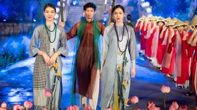 Bộ sưu tập của nhà thiết kế ở miền Tây gây ấn tượng tại Festival Áo dài Quảng Ninh