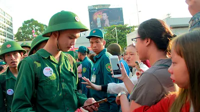 Tân Bình: Nhiều thanh niên viết đơn tự nguyện nhập ngũ 