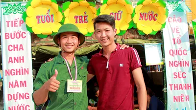 'Chúng em sẽ đợi ngày thầy xong quân ngũ về lại trường'