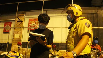 Chống đua xe, CSGT tóm thanh niên chạy 160 km/h trong làn ô tô