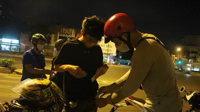 Thanh niên đua xe 'thách thức' công an quận Bình Tân