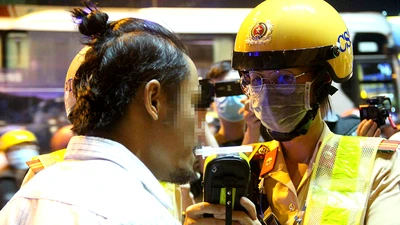 Gặp nữ CSGT, nhiều ông nhậu nhận mình say