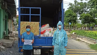 Xe tải chở gà chết định 'thông chốt' kiểm soát dịch 