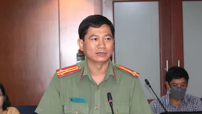  Thượng tá Lê Mạnh Hà, Phó Trưởng phòng Tham mưu (PV01) Công an TP.HCM, thông tin tại họp báo. Ảnh: NGUYỄN NHÂN