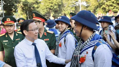 Hàng ngàn thanh niên TP.HCM hồ hởi lên đường nhập ngũ