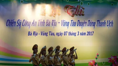 Nam, nữ công an thi năng khiếu, trình diễn thời trang