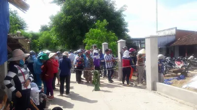 Đang khai quật hầm cầu tìm xác người vợ