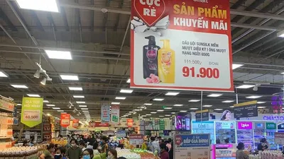 Siêu thị thiếu hàng, nghẽn online chỉ là tạm thời