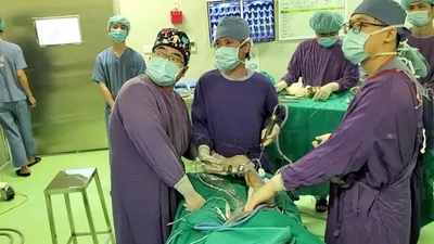 Lần đầu thực hiện thành công phẫu thuật nội soi ghép sụn khớp nhân tạo