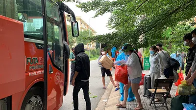 Đằng sau hàng trăm tay lái “O đồng” chở F0 về nhà