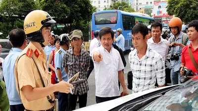 Phó chủ tịch quận 1 xuống đường quyết lấy lại vỉa hè