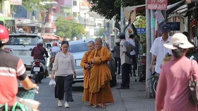 Vỉa hè quận 1 hai ngày sau tuyên bố của ông PCT