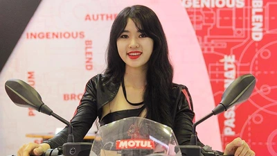 Ngắm dàn người đẹp nóng bỏng ở Motorcycle Show 2017