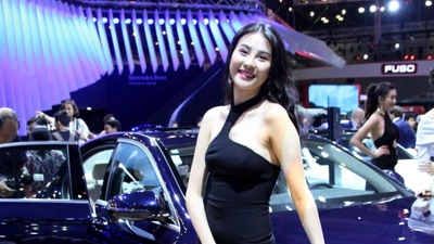 Dàn người đẹp khoe dáng tại VietNam Motor Show 2017