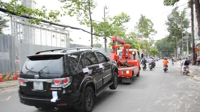 Ông Đoàn Ngọc Hải lại cho cẩu hàng chục xe về trụ sở