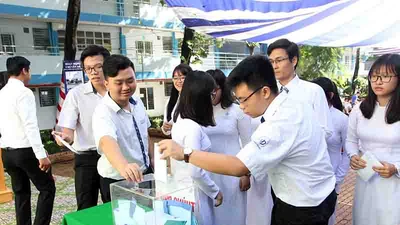 Thầy trò THPT Nguyễn Du góp quỹ 'Vì Trường Sa thân yêu'