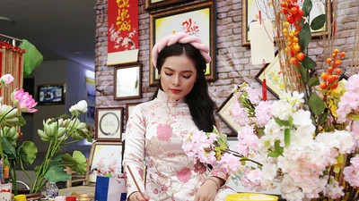 Giới trẻ TP.HCM 'check in, sống ảo' ở phố ông đồ