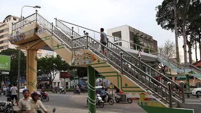 70 họa sĩ ra quân vẽ tranh trang trí cầu bộ hành 