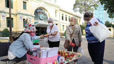 Cảnh trái ngược ngày đầu áp dụng đeo khẩu trang nơi công cộng 
