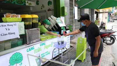 TP.HCM: Xuất hiện muôn kiểu tránh dịch COVID-19 độc đáo