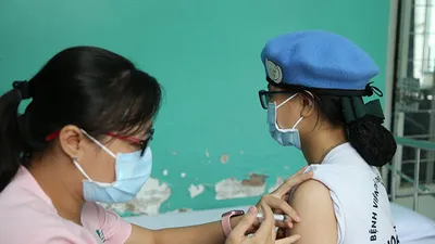 Những bóng hồng mũ nồi xanh được tiêm vaccine COVID-19