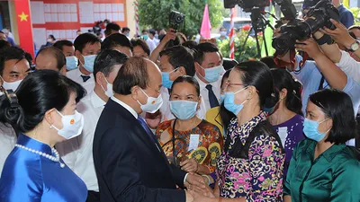 Chùm ảnh Chủ tịch nước Nguyễn Xuân Phúc cùng dân Củ Chi bầu cử
