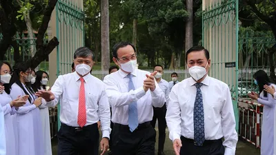 Bí thư Nguyễn Văn Nên dự khai giảng ở ngôi trường cổ nhất Sài Gòn