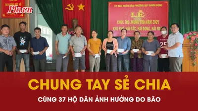 Báo Pháp Luật TP.HCM trao quà cho 37 hộ dân bị sập nhà, tốc mái do bão số 13