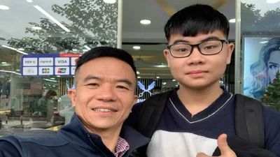 Con trai được học bổng, bố chuyển 100 triệu vào Quỹ Vaccine