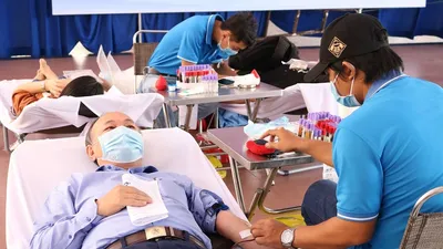 Hiến máu giải cứu nguồn máu đang cạn kiệt do dịch COVID-19