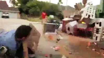 Đang quay clip hấp dẫn bị ô tô phá nát mô hình