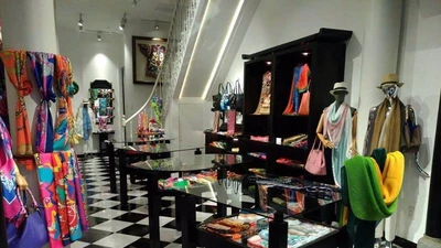 Khaisilk bán khăn Trung Quốc phạm tội gì?