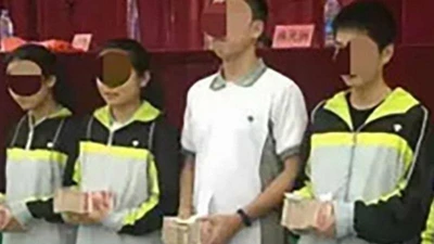 Trường học thưởng học sinh xuất sắc gần 26 tỉ đồng