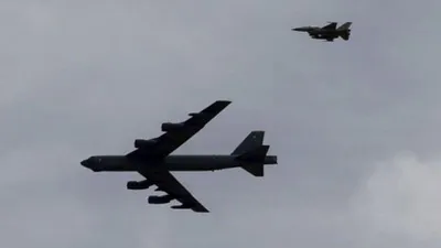 Lầu Năm Góc lên tiếng vụ Su-27 Nga giáp mặt B-52 Mỹ