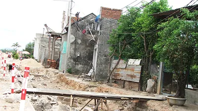 Chùm ảnh: Dân khốn đốn vì quốc lộ bị xới tung