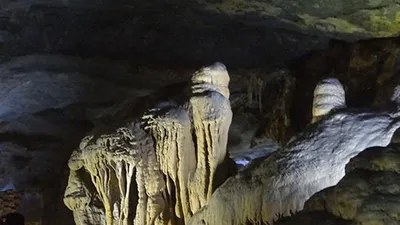 Những hình thù kỳ lạ ở động Thiên Đường