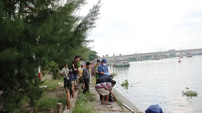 Phát hiện thi thể cô gái trẻ trôi trên sông Sài Gòn