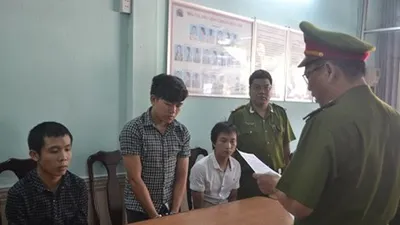 Clip đánh sập đường dây lừa đảo qua mạng