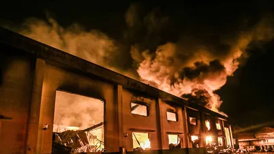 Cháy nổ kinh hoàng tại công ty sản xuất sơn