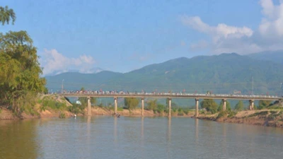 Phát hiện thi thể nghi là người vợ trẻ nhảy cầu