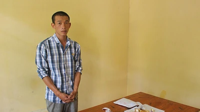 Vung dao dọa chủ tiệm vàng lấy 15 lượng 