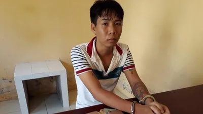 Cướp nhầm điện thoại mô hình