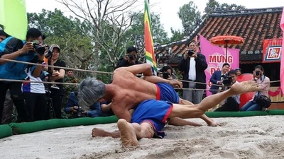 Nô nức xem đô vật xứ Huế tranh tài