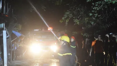 Xưởng gỗ, quán cafe ở Huế bốc cháy trong đêm